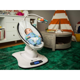 News - 2016051204 - An editor and his baby test out a smart infant seat